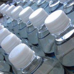 Imagem da notícia: &Aacute;gua engarrafada poder&aacute; prejudicar os dentes