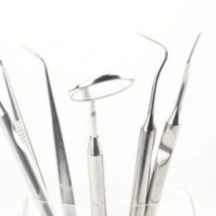 Imagem da notícia: Falta de material interrompe tratamentos dent&aacute;rios