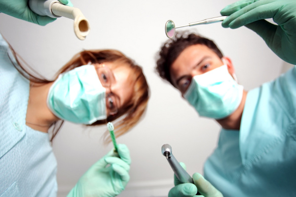 Imagem da notícia: Mais de metade dos dentistas trabalha por conta de outrem