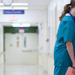 Imagem da notícia: Só um quarto dos médicos consegue conciliar carreira com família