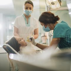 Imagem da notícia: Clínicas dentárias podem abrir depois das 13h nos próximos fins de semana