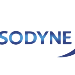 Imagem da notícia: Sensodyne Herbal para “refrescar o verão dos portugueses de forma natural, sem sensibilidade dentária”