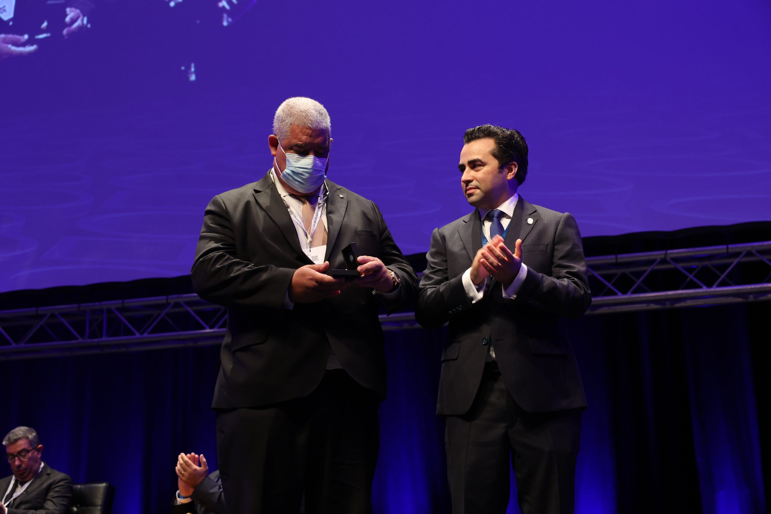 Imagem da notícia: OMD entrega Medalha de Ouro a Miguel Albuquerque