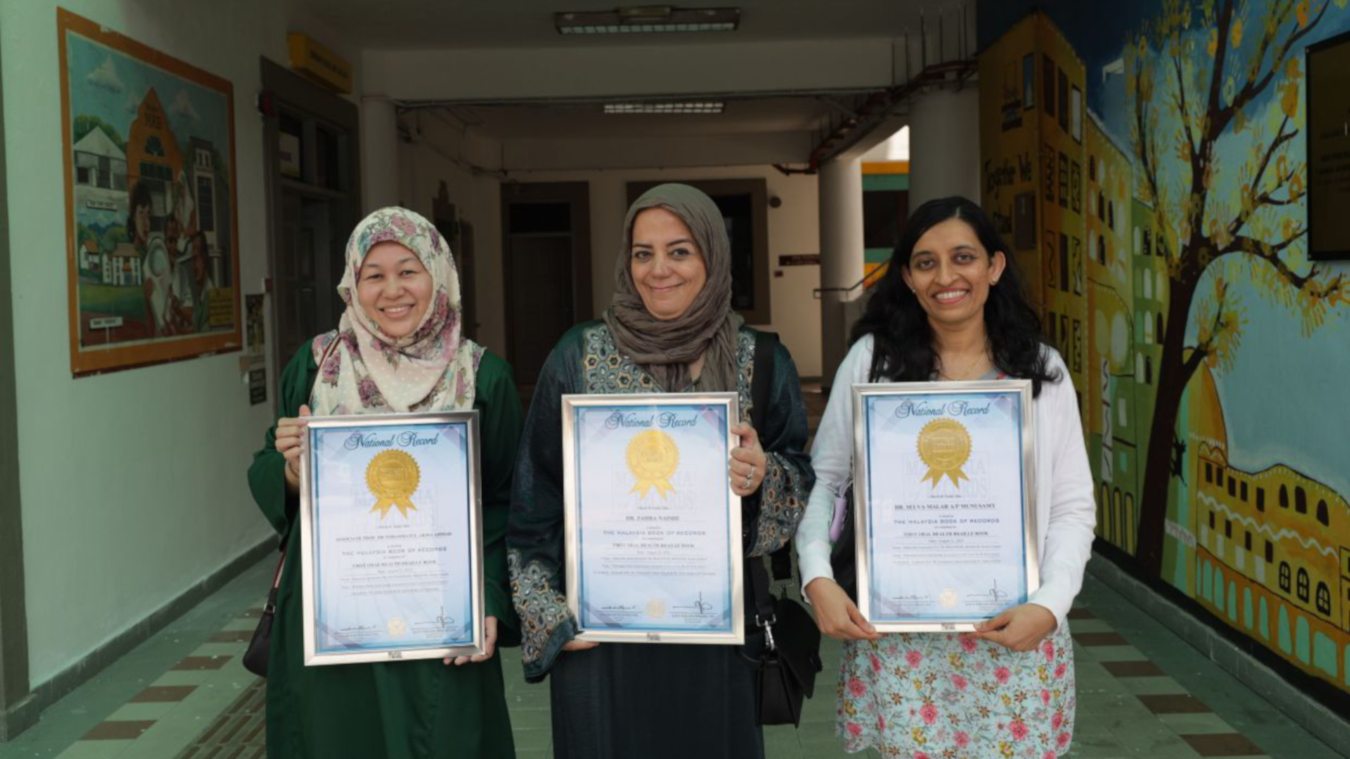 Imagem da notícia: Livro em braille de saúde oral entra no livro dos recordes
