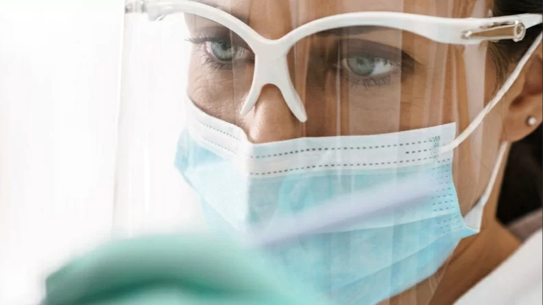 Imagem da notícia: OMD: 56% dos médicos dentistas com inscrição suspensa emigrou