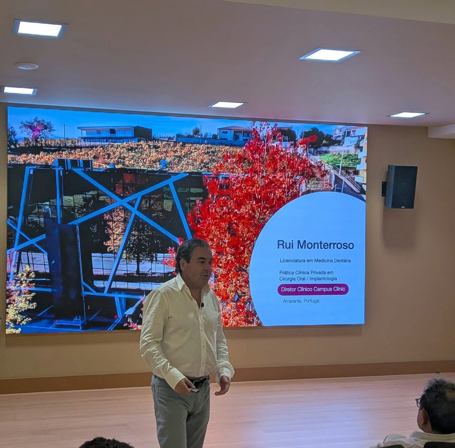 Imagem da notícia: Rui Monterroso palestra na XIX Reunión Internacional de Líderes de Opinión en Implantología